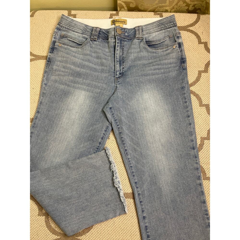 Democracy “Ab"solution Fray Hem Slim Straight Jean, size 16, light blue wash - Picture 9 of 11